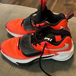 Nike Freak 3 Basketball shoes M 7/ W 8.5 (bright crimson, white and black)